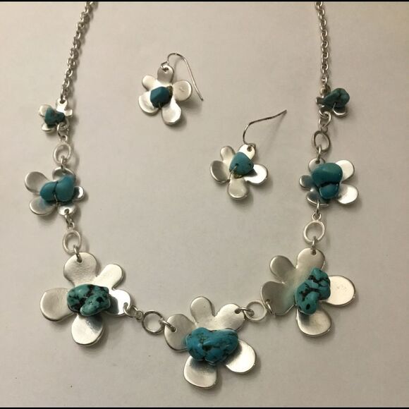 Silver & Turquoise Flower Necklace & Earring Set - Picture 2 of 2